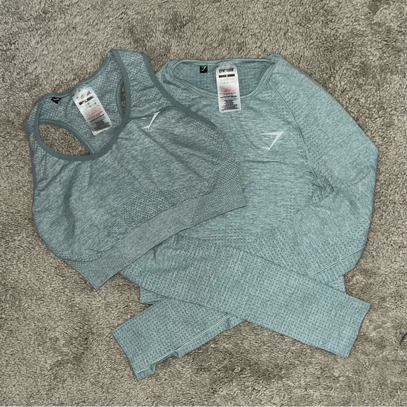 Gymshark Cropped Long Sleeve & Matching Sports Bra - Picture 2 of 3